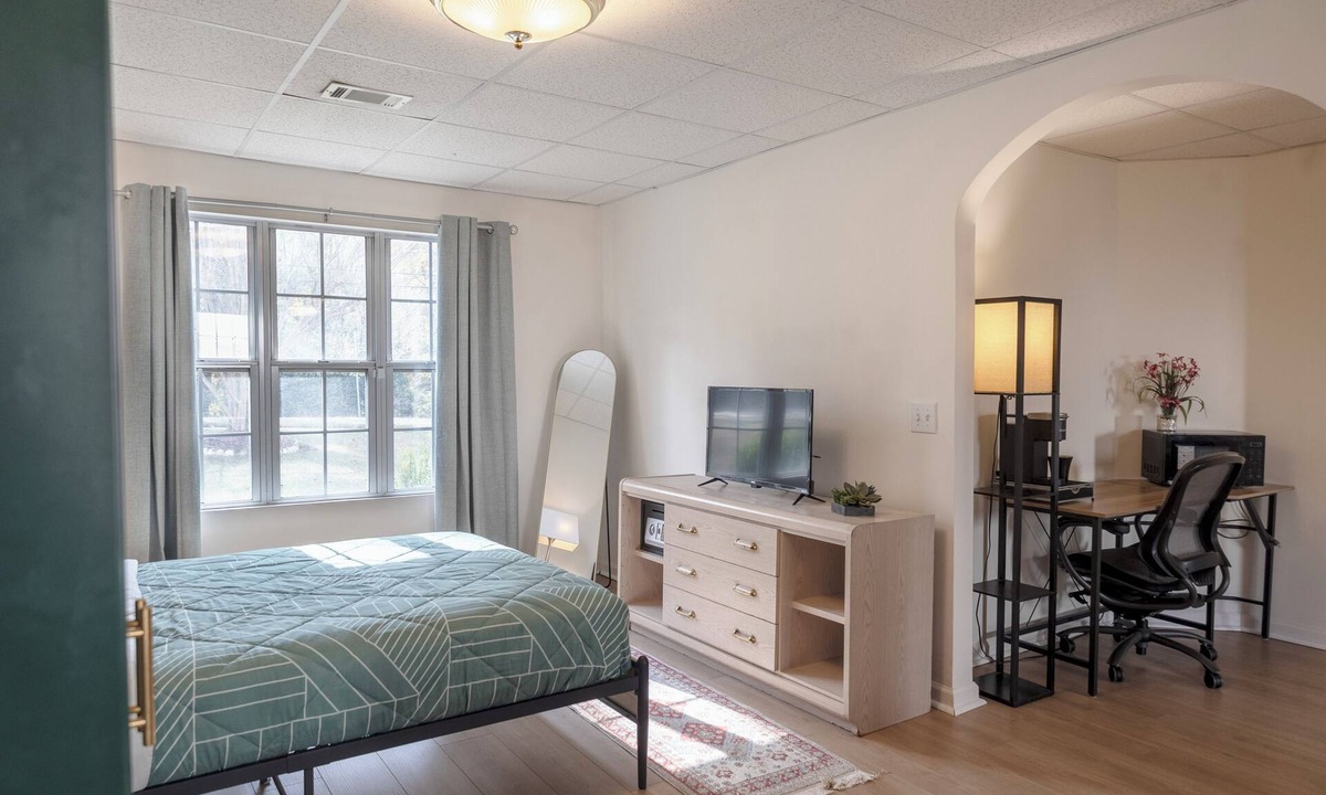 Mableton Apartment | Newly Renovated Guest Floor