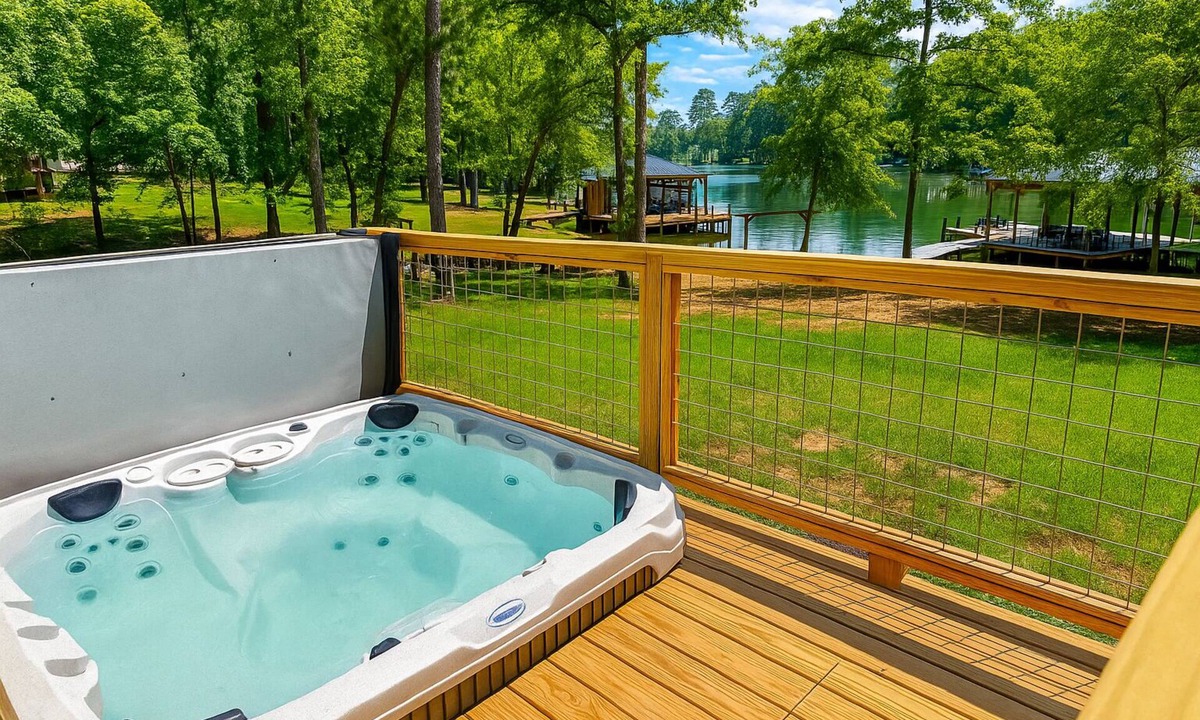 Milledgeville House | Newly Renovated Lakefront Escape ~ Hot Tub, Fire Pit & Private Dock