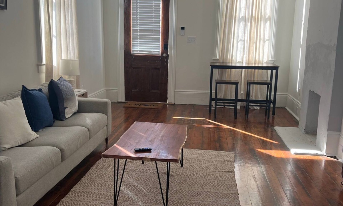 Faubourg Livaudais House | Newly Renovated Modern Home Sleeps 5 W/W+D