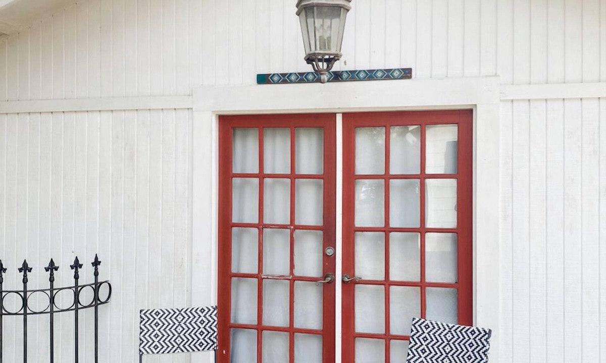 Waveland House | No One likes a Shady Beach