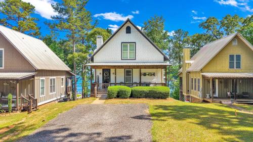 Dadeville House | No Worries on Lake Martin