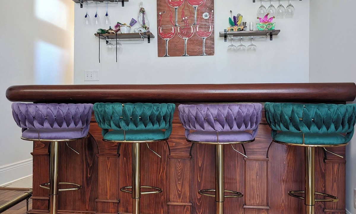 Faubourg Livaudais House | NOLA Luxury, Near Parade Route, Private Bar & Porch