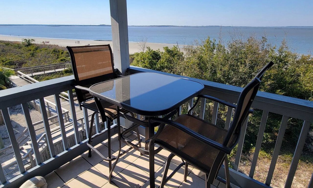 Tybee Island Condo | Oceanfront condo w. stunning views from the balcony + resort amenities.