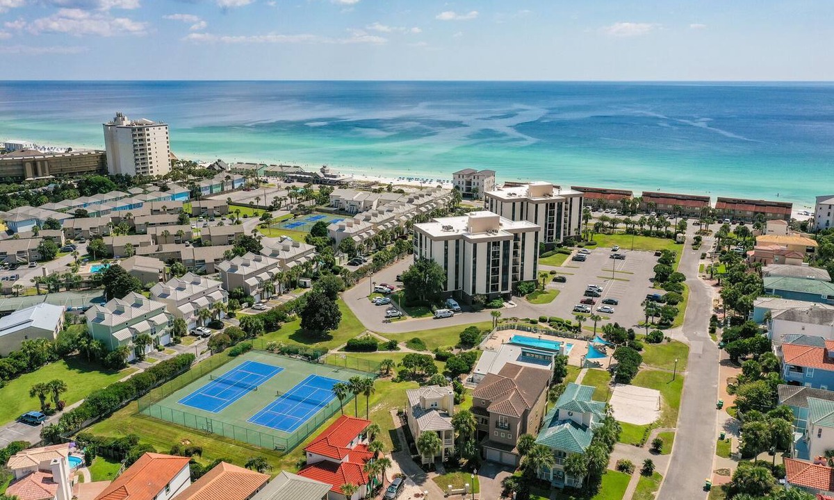 Destin House | Oceanic View | FREE Golf Cart | Short Walk to Private Beach, Pickleball & More