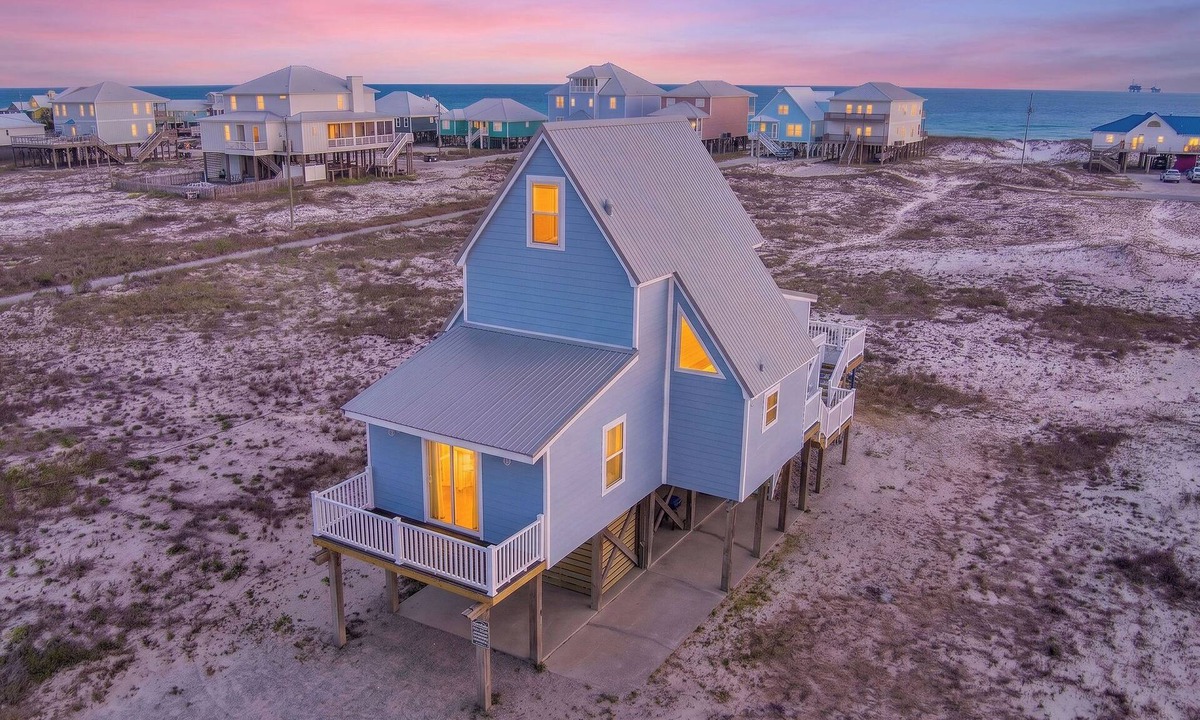 Southpointe House | Oceanview | Coastal Haven | Steps to the Beach | 3BR | Fire Pit | 2 10x10 tents & 8 chairs included