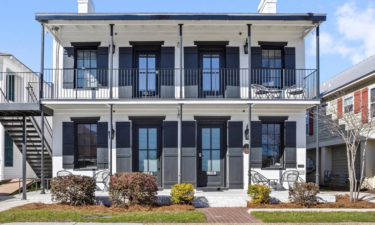 Biloxi Apartment | Old Spanish House Vivian Suite A. Sophisticated Retreat, Beach, Fire Pit, Downtown, Golf Cart