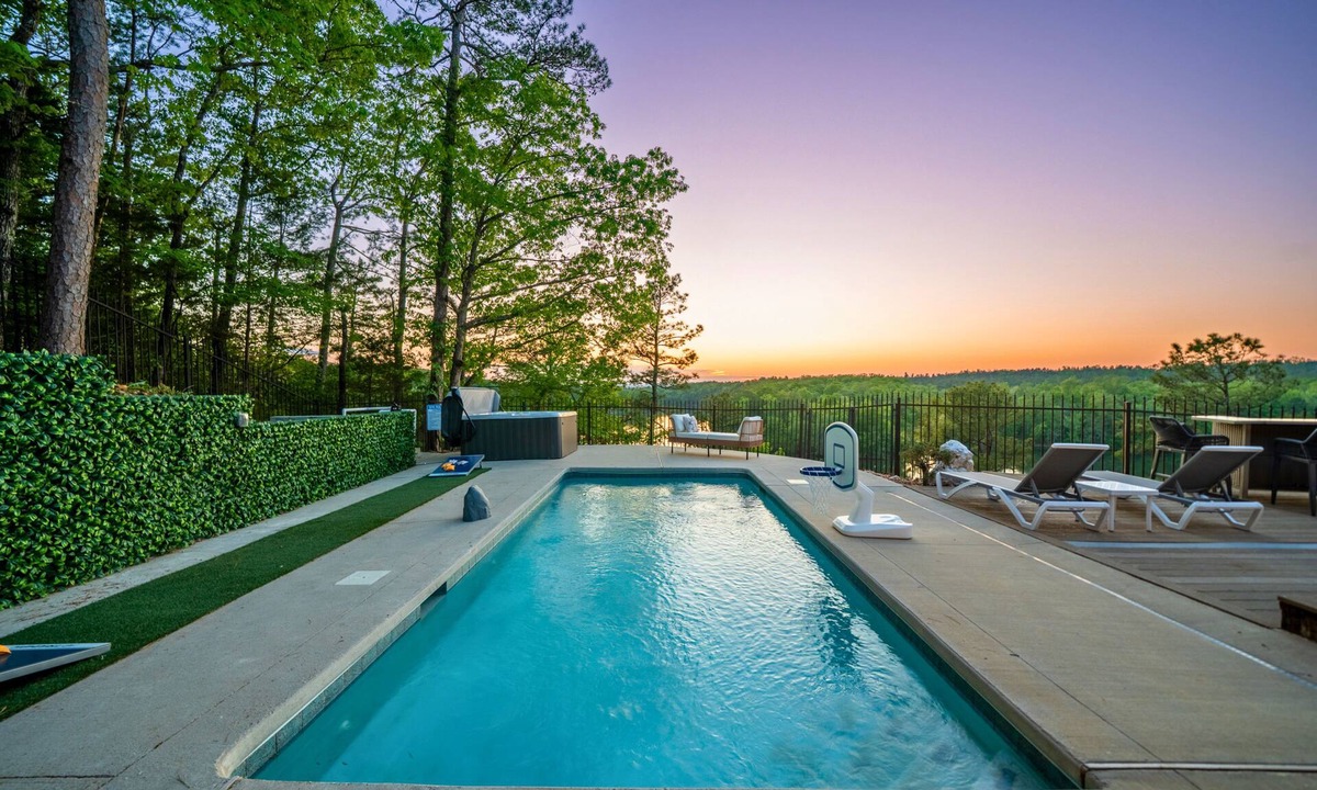 Mid America House | One Acre Private Oasis, Saltwater Pool, New Sauna, Outdoor Kitchen, and Fire Pit