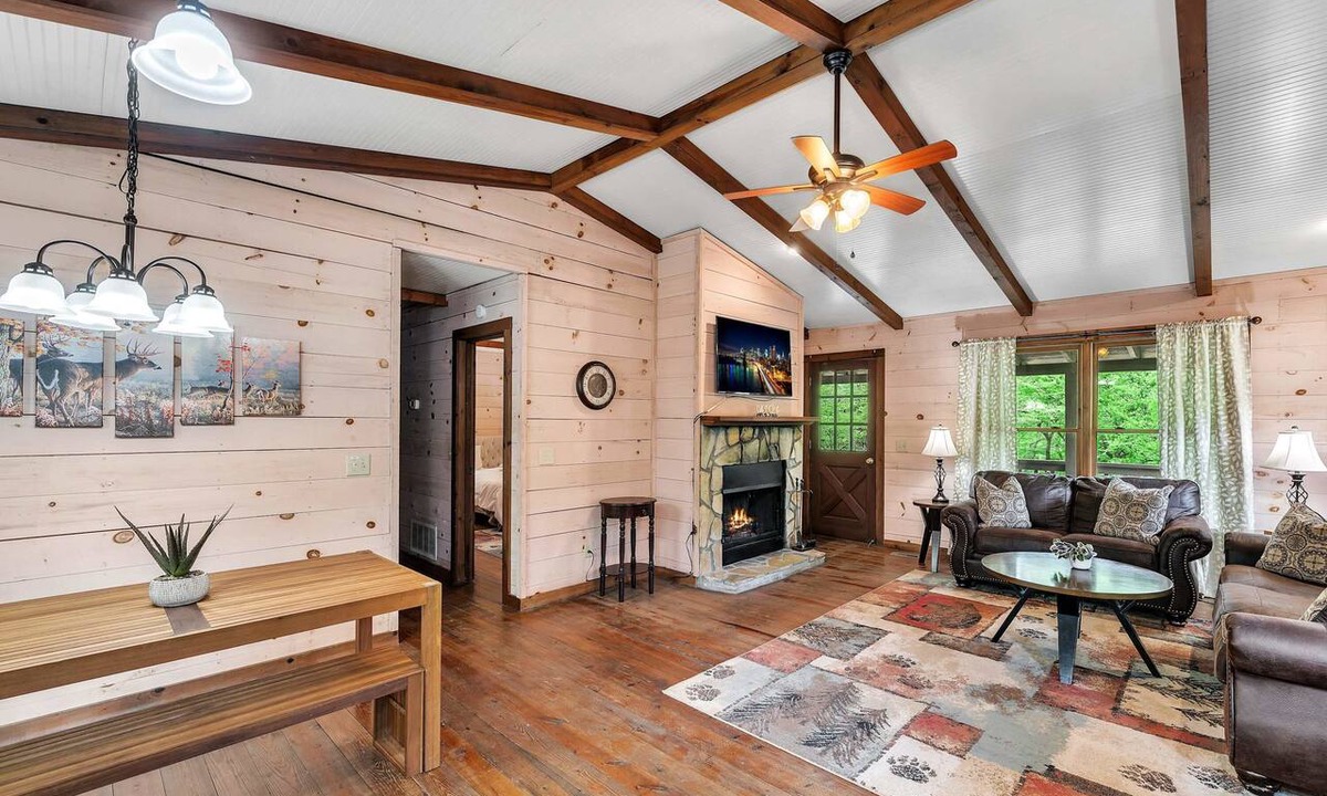 Ellijay Villa | One Bedroom Fife Bridge Villa