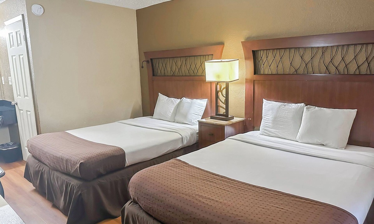 Mobile Hotel | OYO Hotel Mobile, AL I-65 at Airport Blvd
