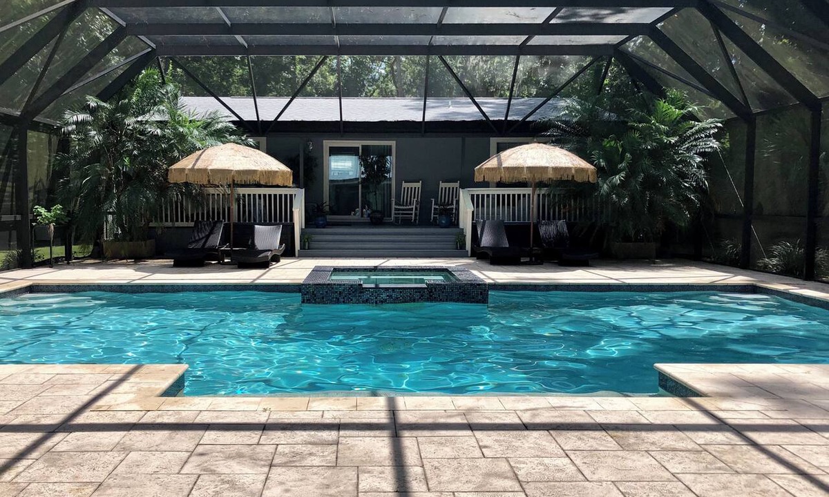 Palm Valley Cottage | Palm Valley Pool House Private little oasis with screened in Hot Tub and Pool