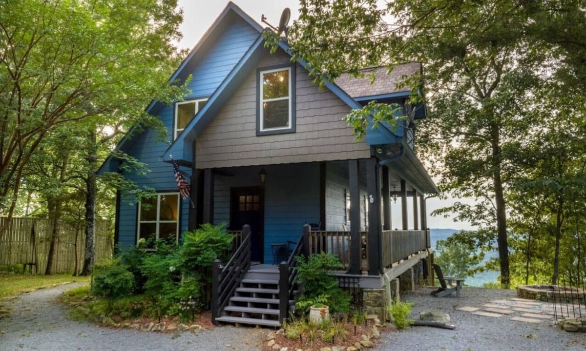 Mentone House | Paradise Found - Lookout Mt Edge, Hot Tub & Views