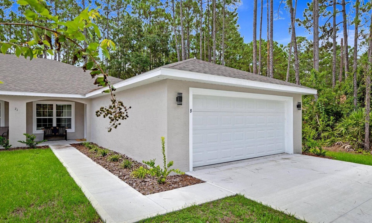 Palm Coast House | Peace Of Paradise | Small Dogs | Fenced | Close to Golf, Shopping & Flagler Beach | Garage