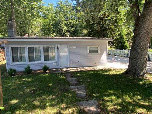 Cadillac House | Peaceful and Pet-Friendly Lake Mitchell Cabin For an Exciting Escape by the Heart of the Manistee National Forest, Michigan