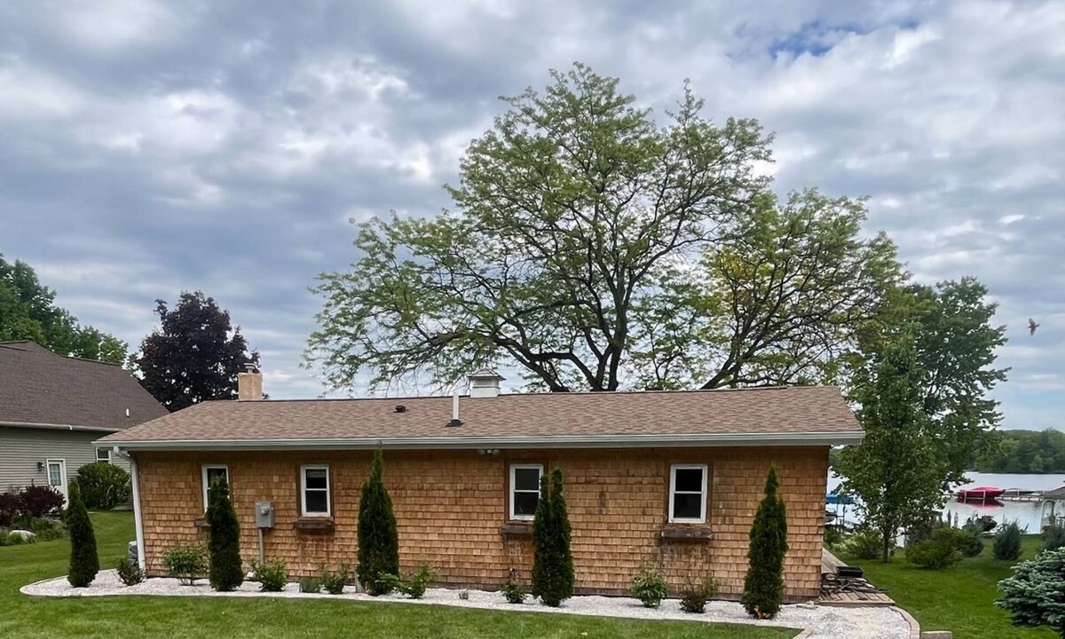 Newaygo Cabin | Peaceful luxury on the Kimball lake, perfectly unwound with outdoor shower.