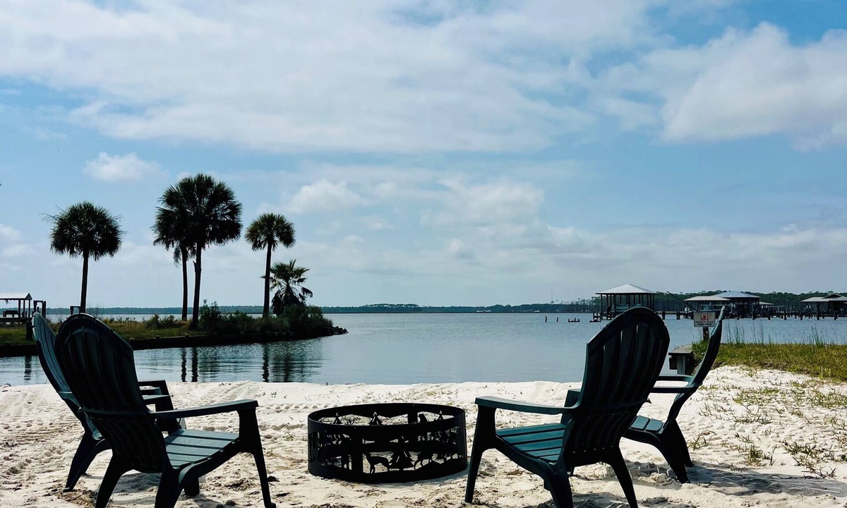 Elberta House | Peaceful Two Bedroom Cottage with Private Beach on Wolf Bay