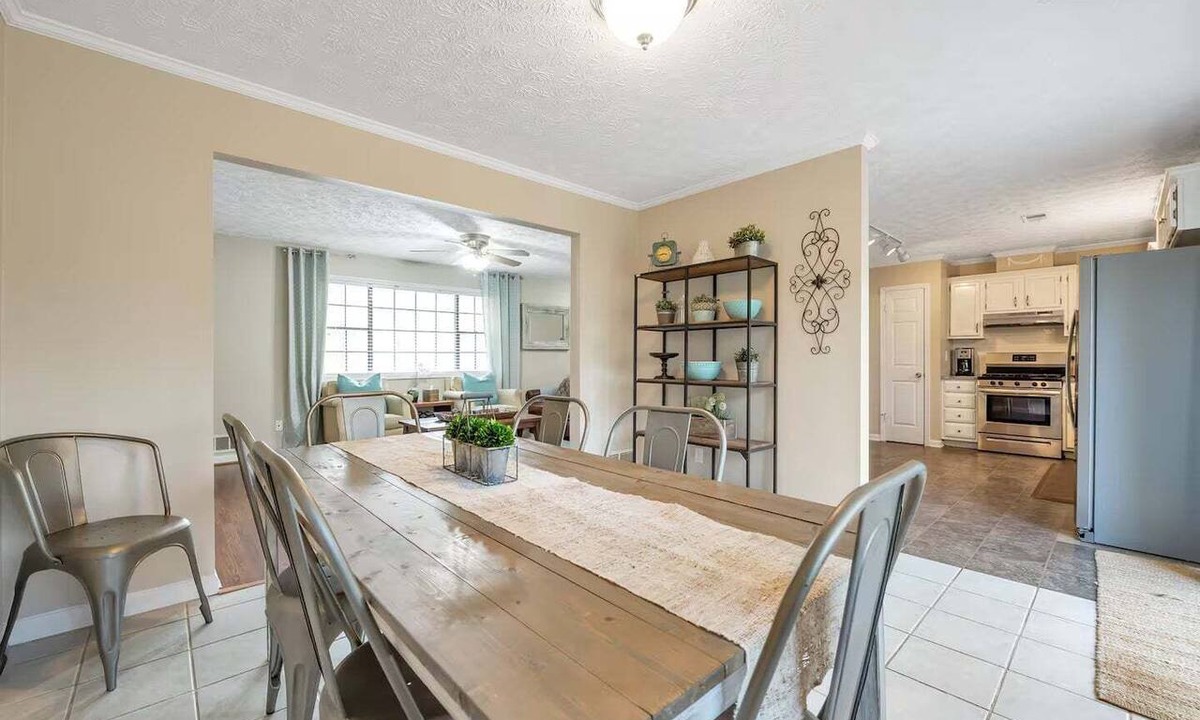 Peachtree City House | Peachtree City Home Near Lake with Yard & Firepit