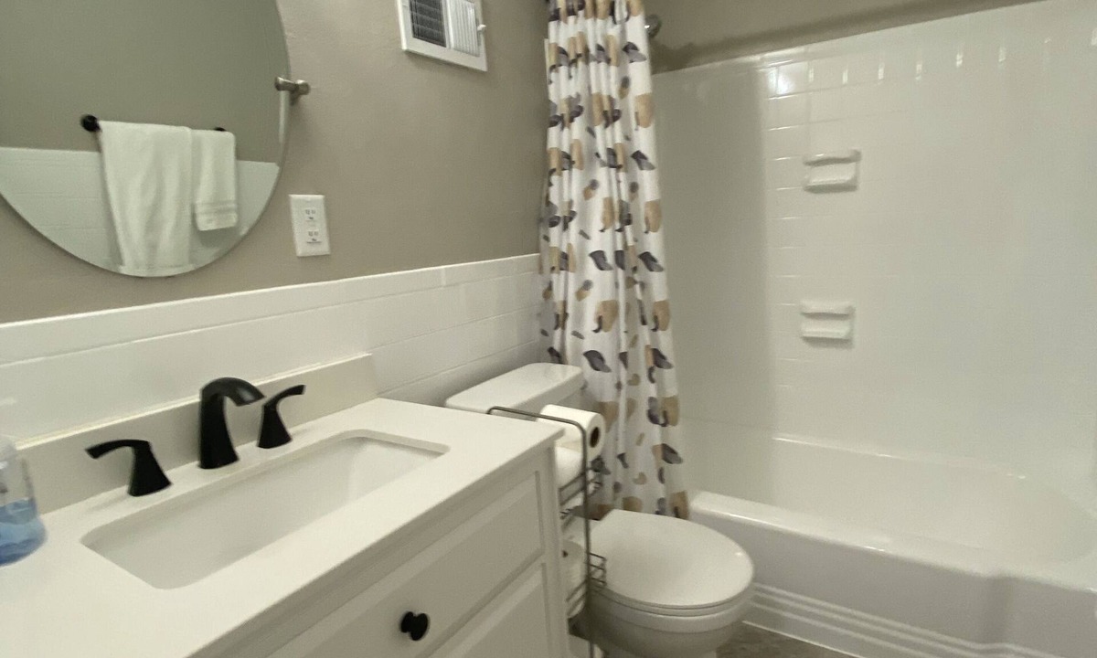Peachtree City House | Peachtree City Ranch with full basement mother-in-law apartment.