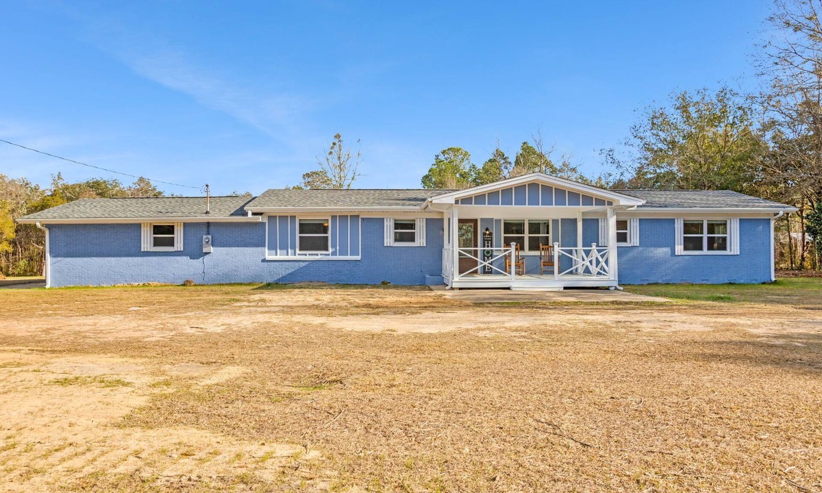 Milton House | Perfect 3-bedroom house with AC in serene Milton