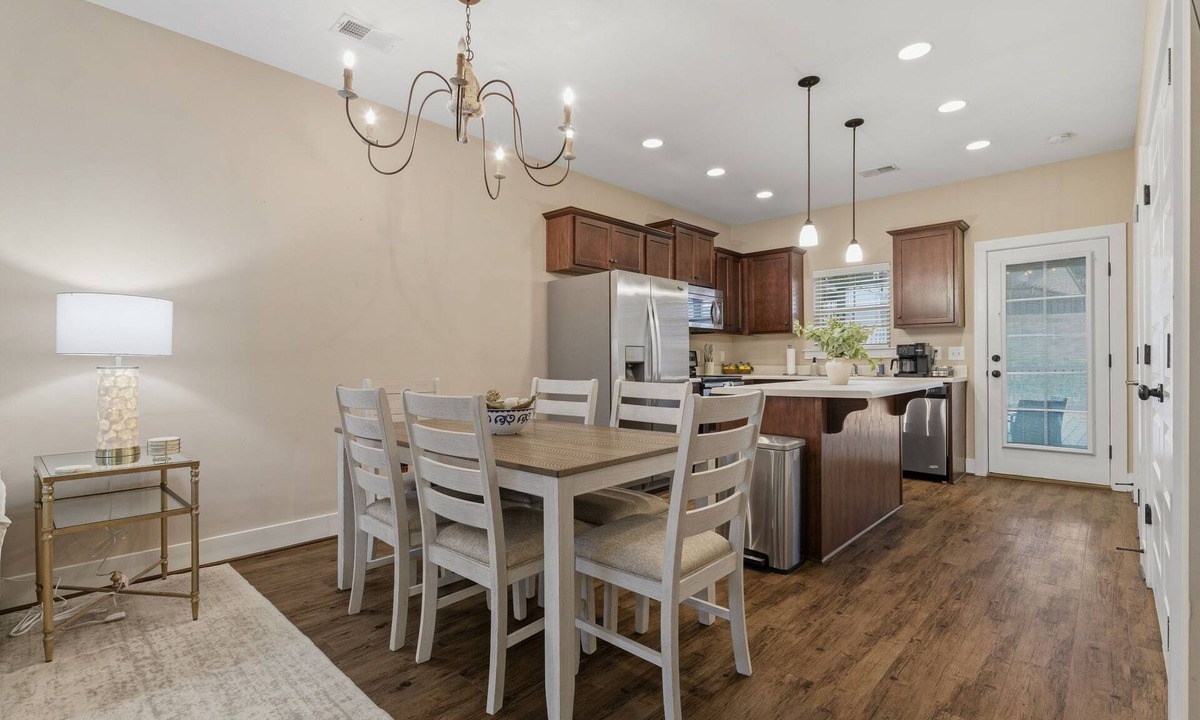 Hoover House | Perfect Family Retreat Minutes from Met and Finley Center