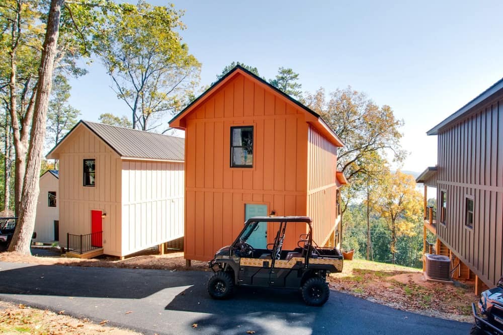 Groveoak Cabin | Pet-Friendly Cabin Ideal for Families with Jacuzzi and Lake Views in Alabama