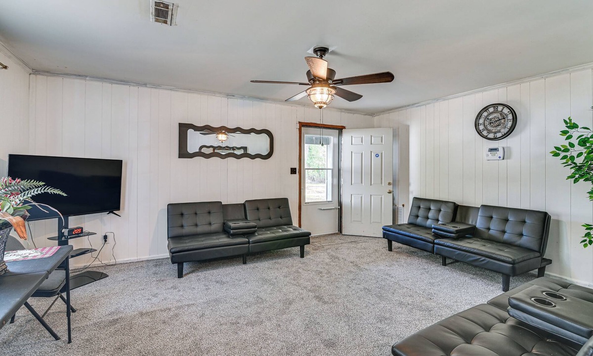 Eutaw House | Pet-Friendly Eutaw Home Near Historic Square