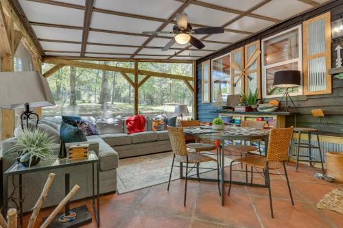 Haleyville House | Pet-Friendly Haleyville Cabin Rental w/Kayaks!