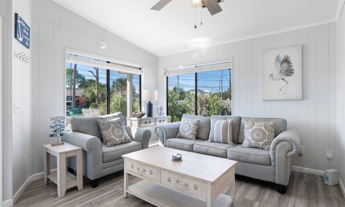 Biltmore Beach House | Pet Friendly | Remodeled | Private Backyard | FLPCB37