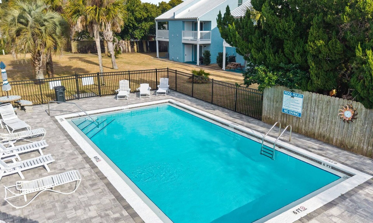 El Centro Beach Condo | Pet-Friendly 2BR | Walk to the Beach | Pool