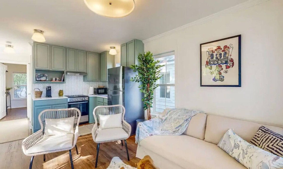 Ocean Springs Cottage | Picture book cottage!