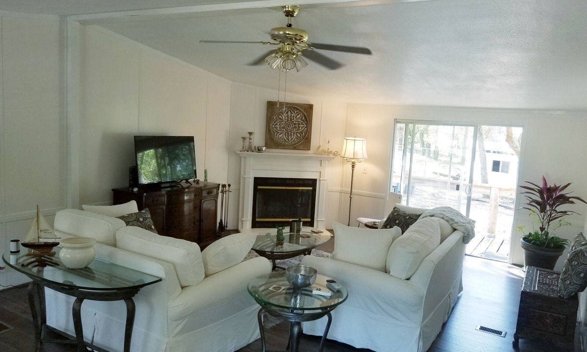 Ono Island House | PINK PEARL of THE POINT -Affordable 3/2 One block to ICW-6 minutes to Beach