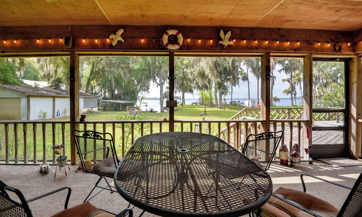 Welaka House | 'Pirate Cove' Home in Welaka: Dock & River Access!