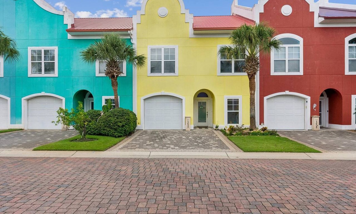 Sunset Pass House | Playa Way | Bayfront Access & Fun On-Site Amenities!