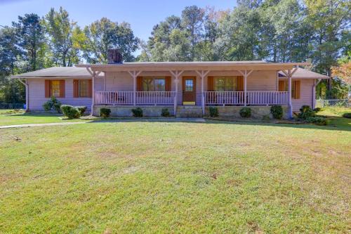 Griffin House | Playground & Grill: Pet-Friendly Griffin Getaway!