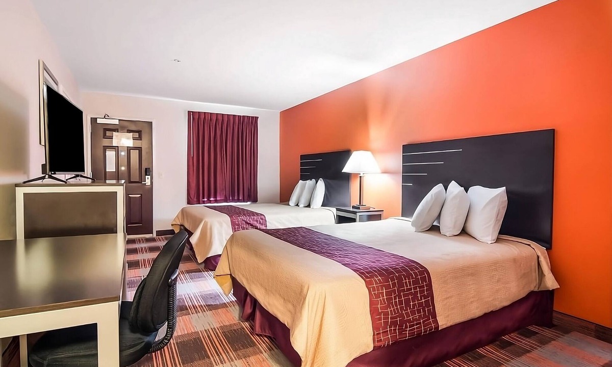 Mableton Hotel | Pleasant Stay at an Affordable Rate! Near Mable House Barnes Amphitheatre