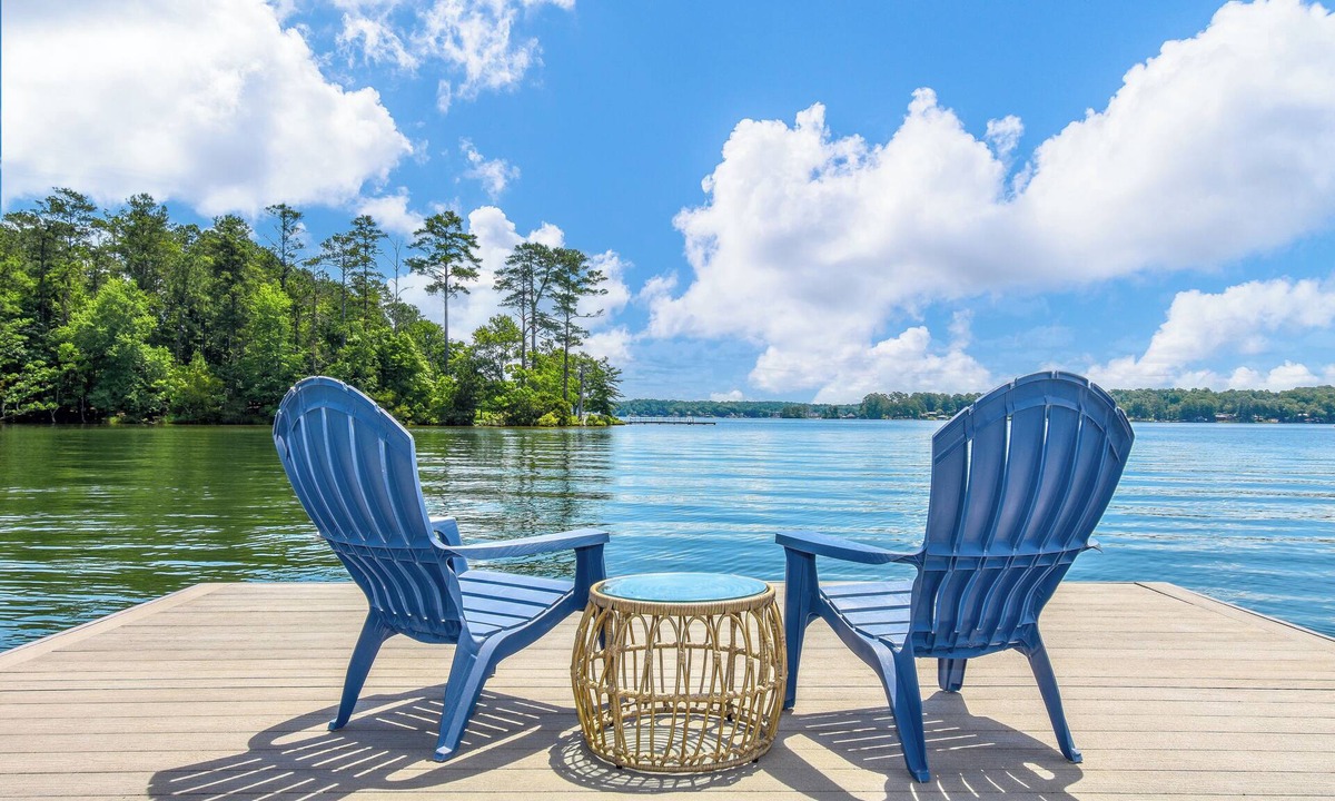 Dadeville House | Point Of View by Lake Martin Vibe w/400+ft of waterfront & sleeps 10!