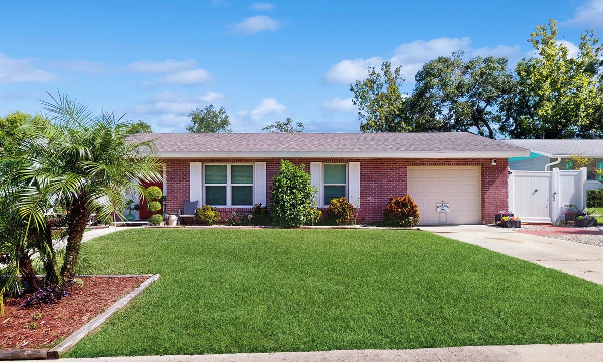 Longwood House | Pool Access! Dog-Friendly Retreat 16 Mi to Orlando