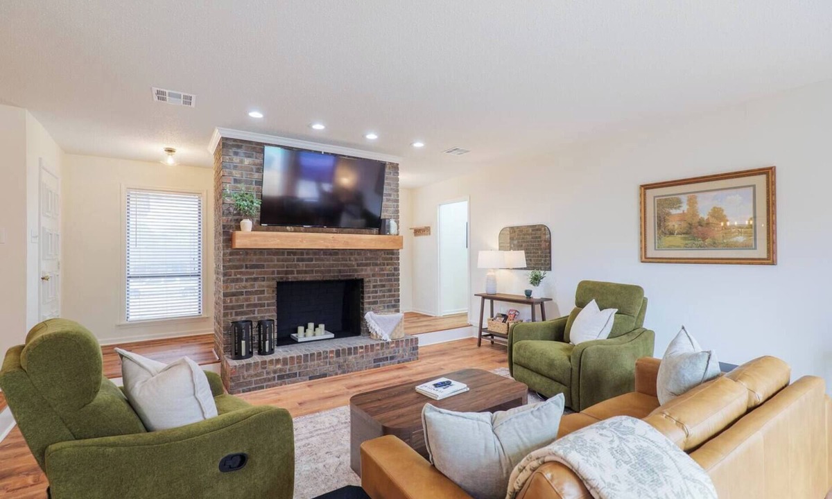 Valdosta House | Pool Home w/King Beds, 4 TVs & Large Backyard