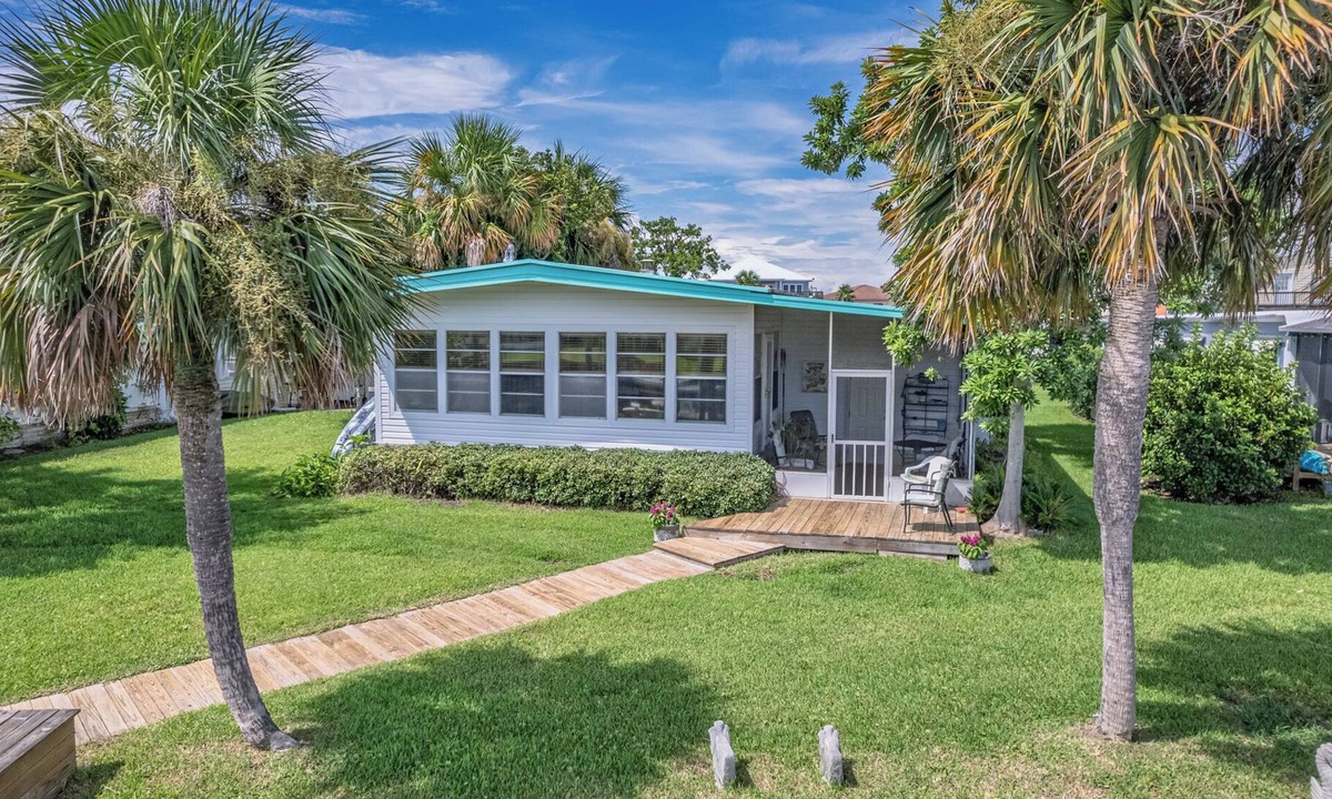Crawfordville House | Poppy's Crab House