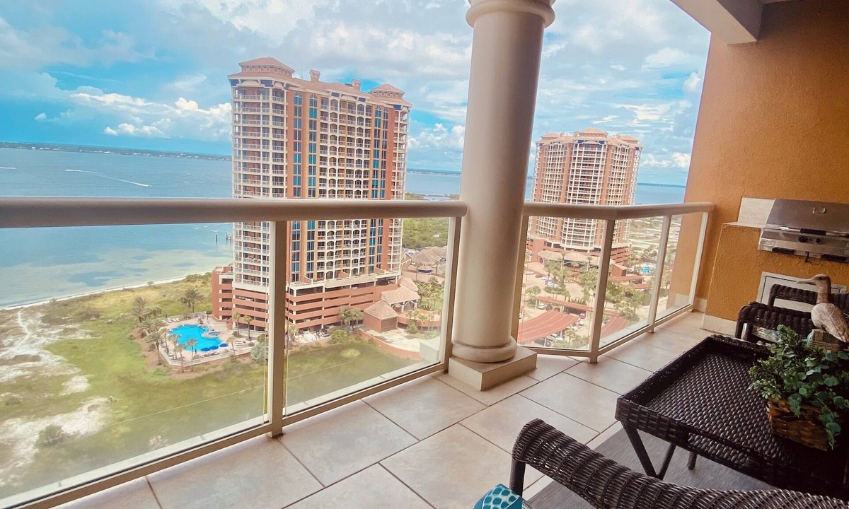 Pensacola Beach Apartment | Portofino Pensacola Beach Paradise 2 bedroom 2 1/2 bath dolphin view room