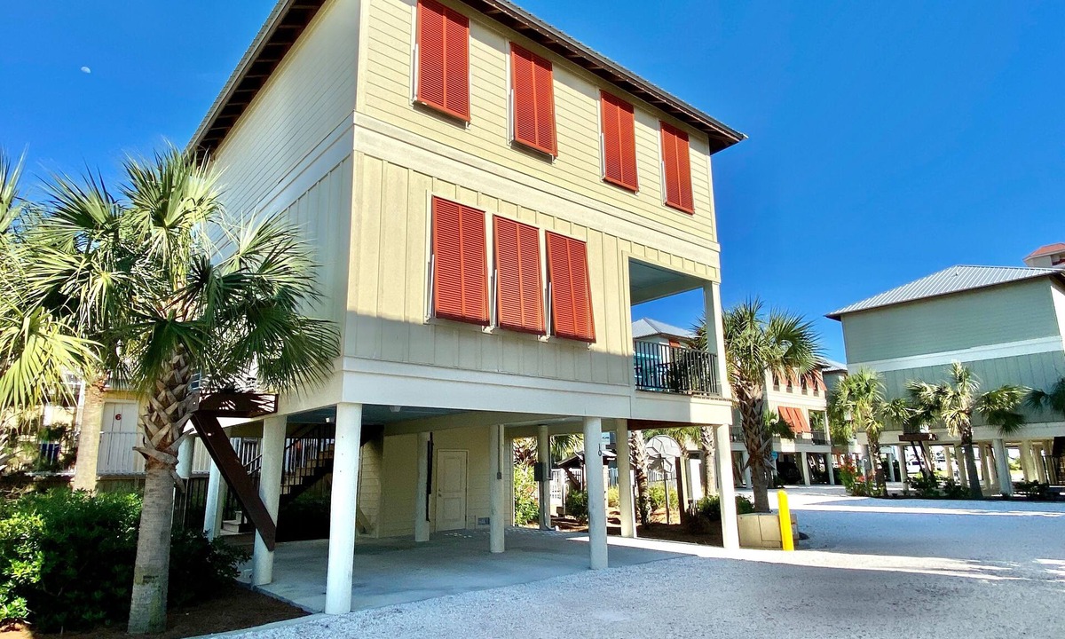 Gulf Shores Cottage | Premier Beach House - Pool, All Beach Equipment Provided! Pets stay FREE!