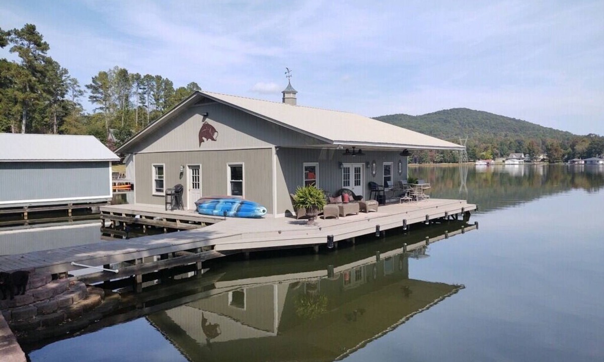 Groveoak Apartment | Premier Host 5 Star Review Lake Guntersville-Boom System-NO eel grass swim area