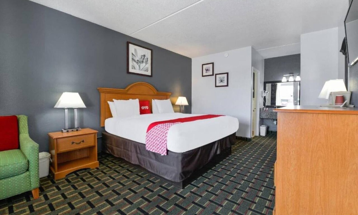 Lake Park Apartment | Premium King Bed | Smoking