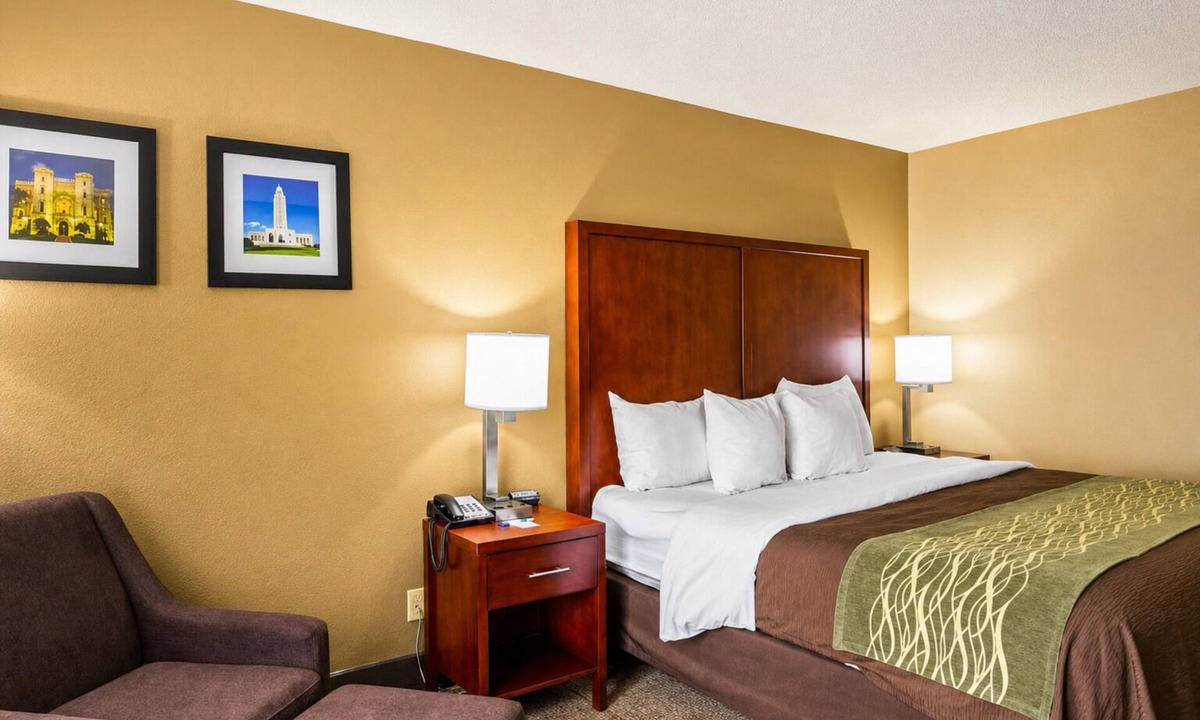 Highlands - Perkins Hotel | Prime Baton Rouge Location Near LSU Museum, Zoo, and Riverfront Dining