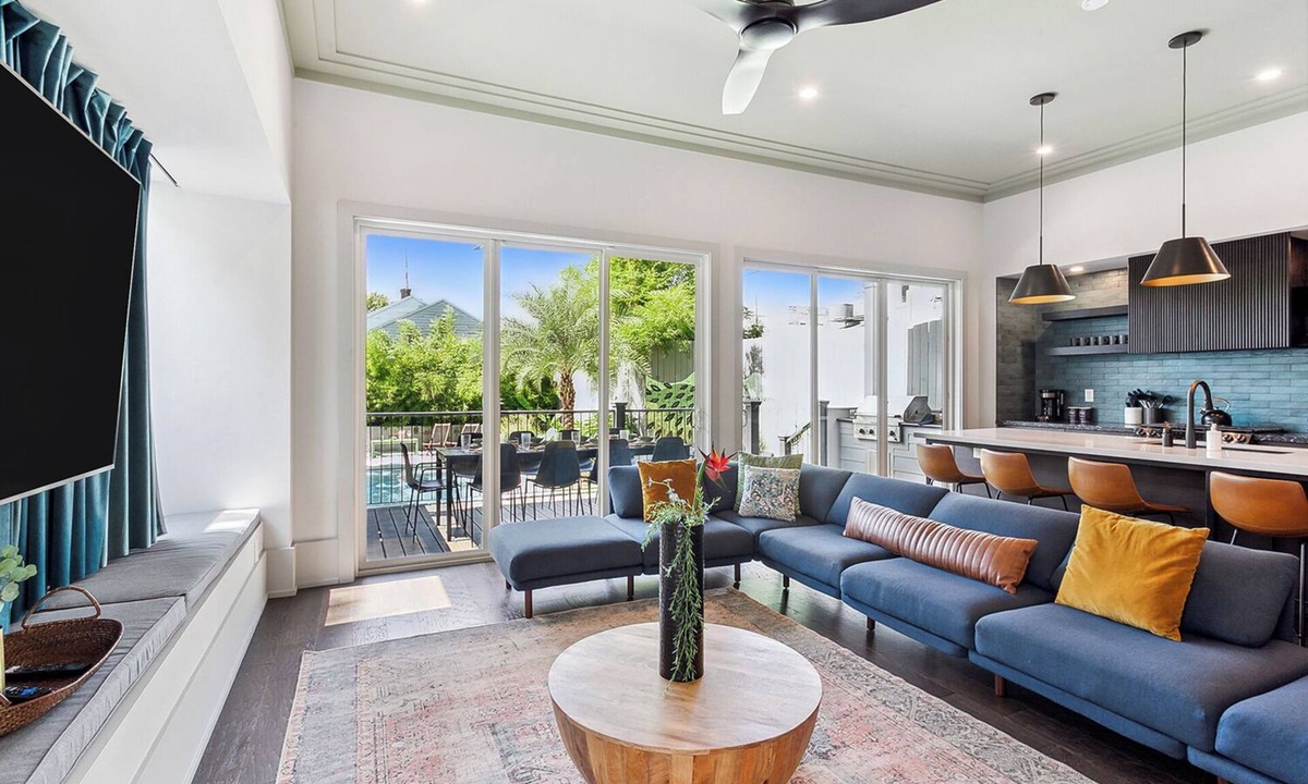 Faubourg Lafayette House | Private Backyard Oasis with Heated Pool