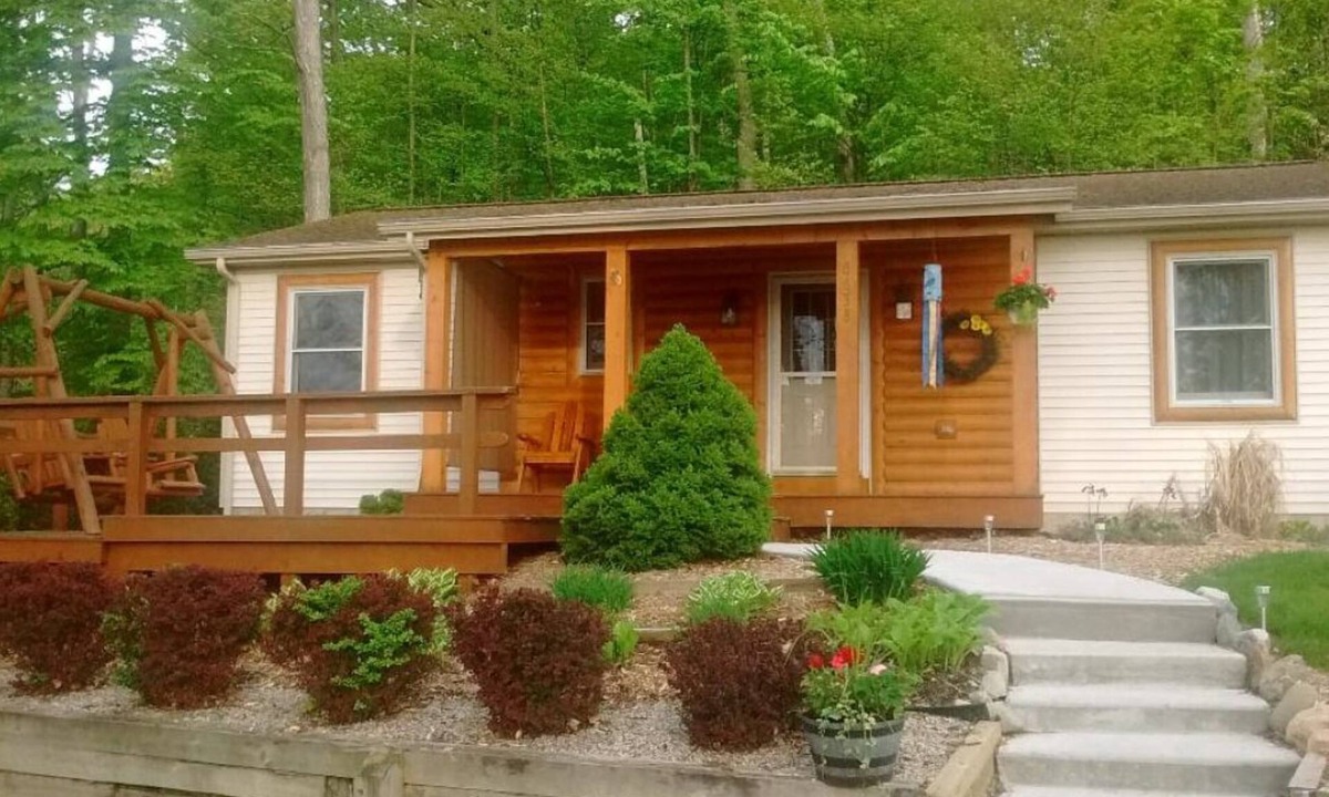Suttons Bay Cottage | Private Beautiful Pine Cottage on historic M-22, Traverse City, MI