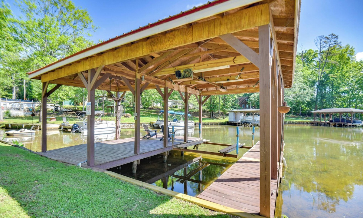 Milledgeville House | Private Dock: Pet-Friendly Home on Lake Sinclair