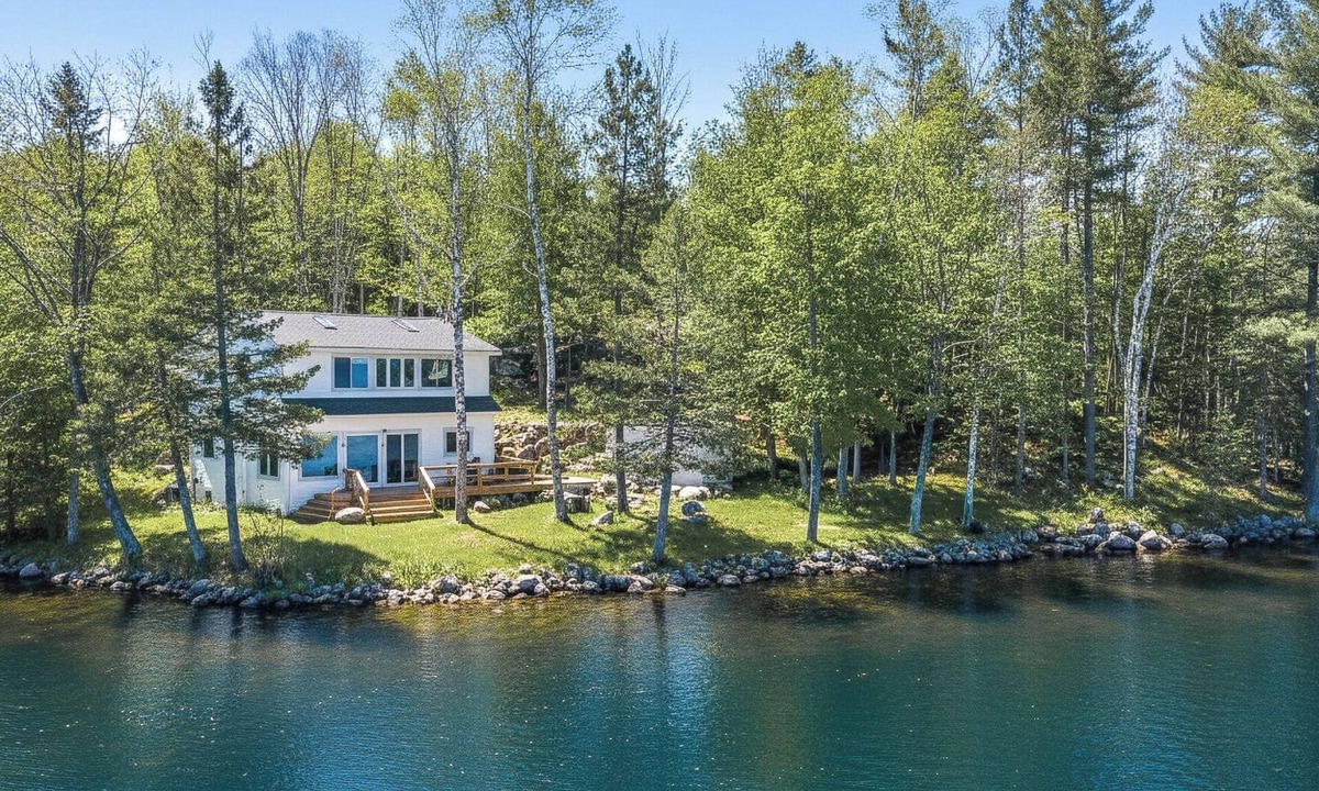 Suring House | Private Lakefront Retreat W/Sauna, Firepit & Dock