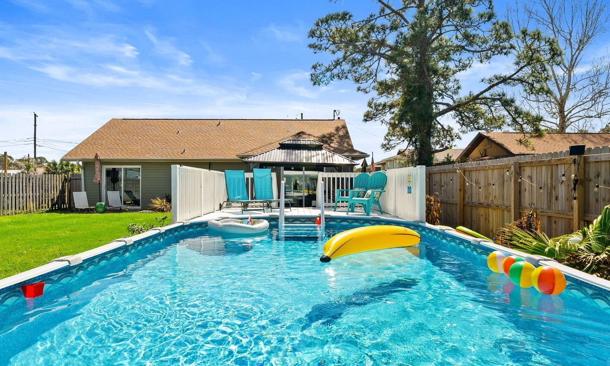 Holiday Beach House | Private Pool~ Huge Backyard~PCB Paradise. Walk to Bars, Beach & Family Fun