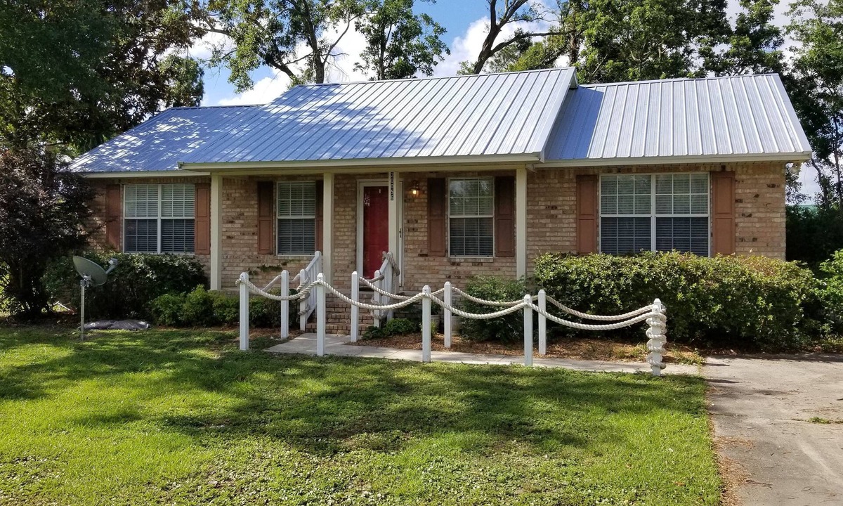 Gulf Shores House | Private Pup Fenced Yard, Huge screen porch, Beautiful House!