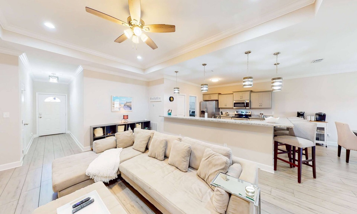 Navarre House | Private snowbird-friendly home with enclosed yard, patio, grill & washer/dryer